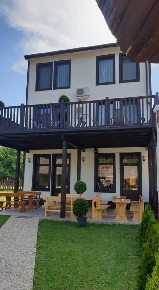 Бялата Къща Hotel Кирково Екстериор снимка